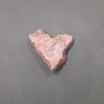 muzej odbačenih predmeta kamen srce